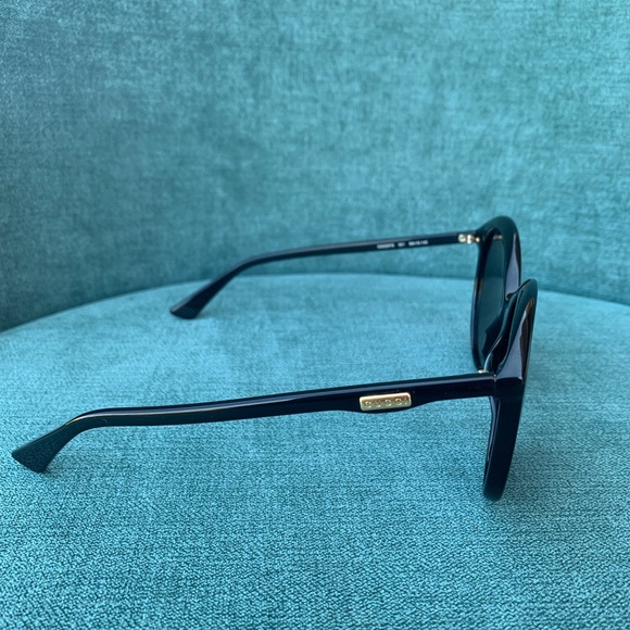 Large Black Gucci Sunglasses - Picture 7 of 13